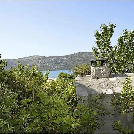 Erdgeschosswohnung, Erste Reihe Vom Διαμέρισμα Poljica (Trogir)