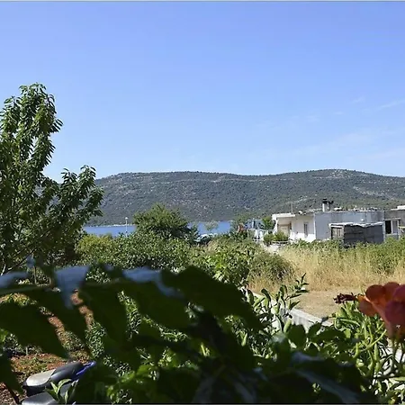 Erdgeschosswohnung, Erste Reihe Vom